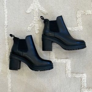 Womens Artica Booties Size 8